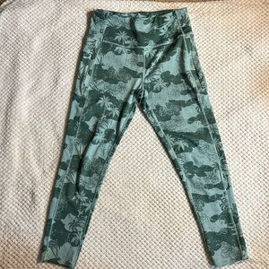 Body glove athletic leggings size large green